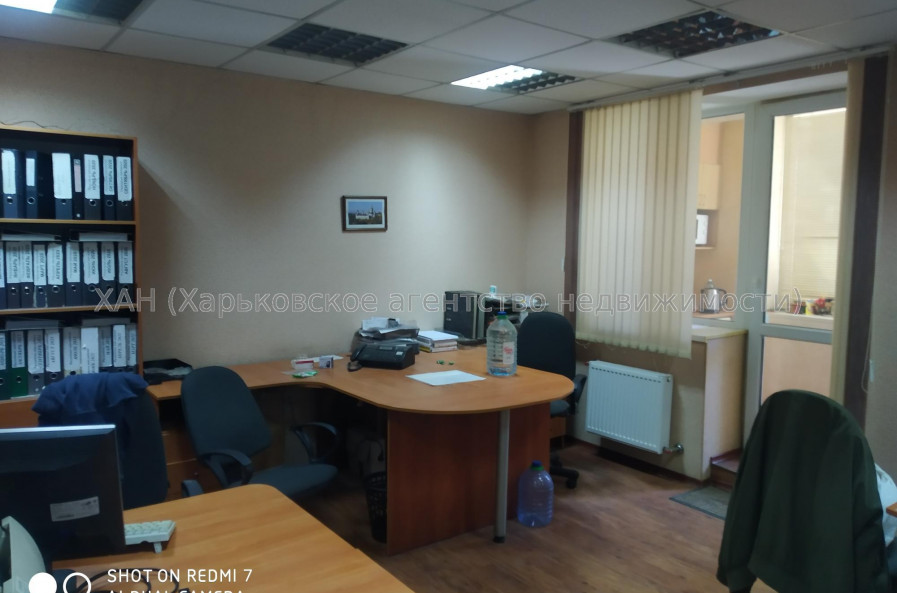 Продам квартиру, Лебединская ул. , 3 кім., 100 м², капитальный ремонт 