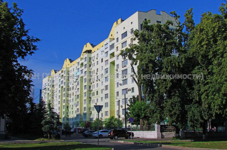 Продам квартиру, Лебединская ул. , 3 кім., 100 м², капитальный ремонт 