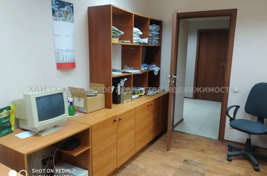 Продам квартиру, Лебединская ул. , 3 кім., 100 м², капитальный ремонт 