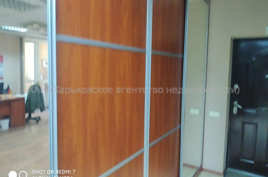 Продам квартиру, Лебединская ул. , 3 кім., 100 м², капитальный ремонт 