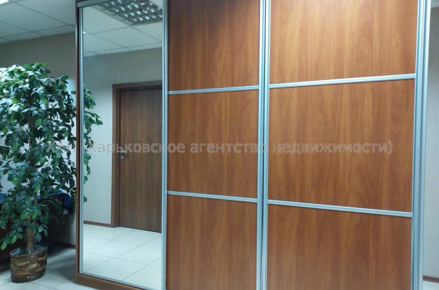 Продам квартиру, Лебединская ул. , д. 3 , 3  ком., 100 м², капитальный ремонт 