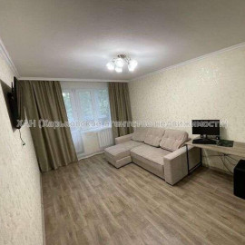 Продам квартиру, Каденюка ул. , 2 кім., 44 м², капитальный ремонт