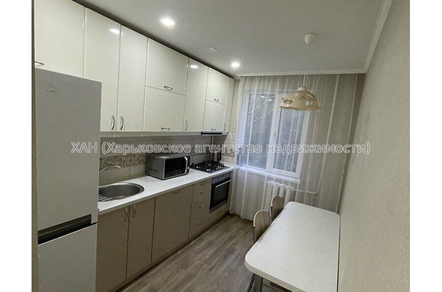 Продам квартиру, Каденюка ул. , 2 кім., 44 м², капитальный ремонт 