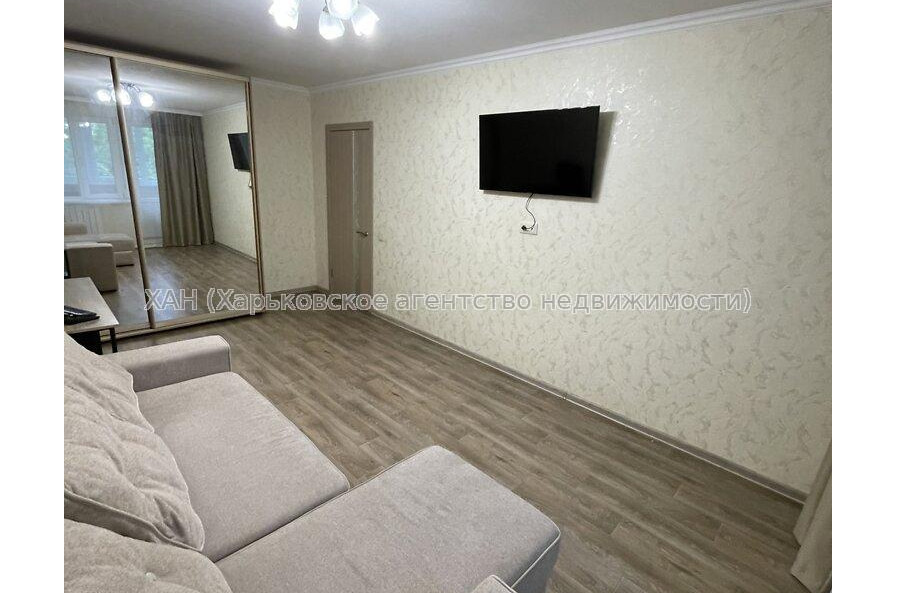 Продам квартиру, Каденюка ул. , 2 кім., 44 м², капитальный ремонт 