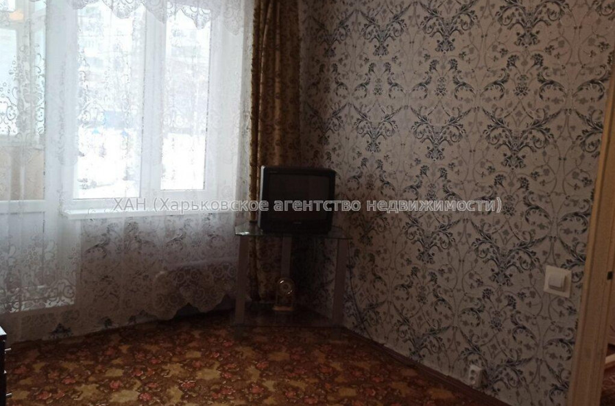 Продам квартиру, Валентиновская ул. , 1 кім., 27 м², косметический ремонт 