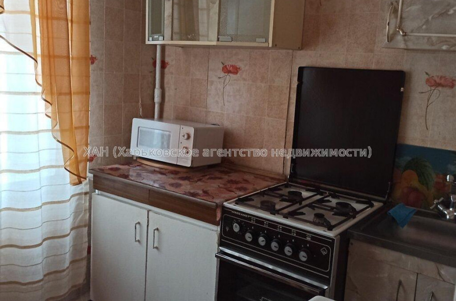 Продам квартиру, Валентиновская ул. , 1 кім., 27 м², косметический ремонт 