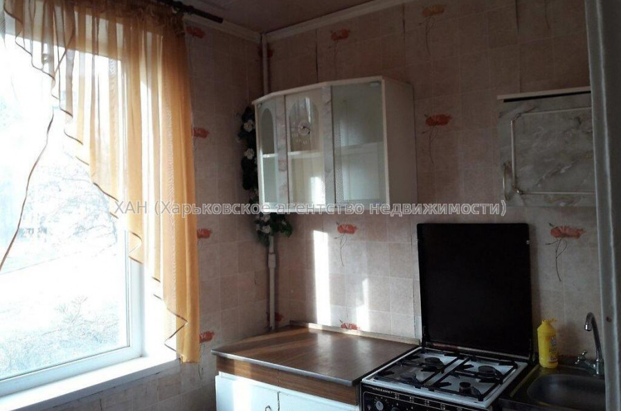 Продам квартиру, Валентиновская ул. , 1 кім., 27 м², косметический ремонт 