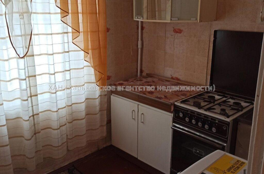 Продам квартиру, Валентиновская ул. , 1 кім., 27 м², косметический ремонт 