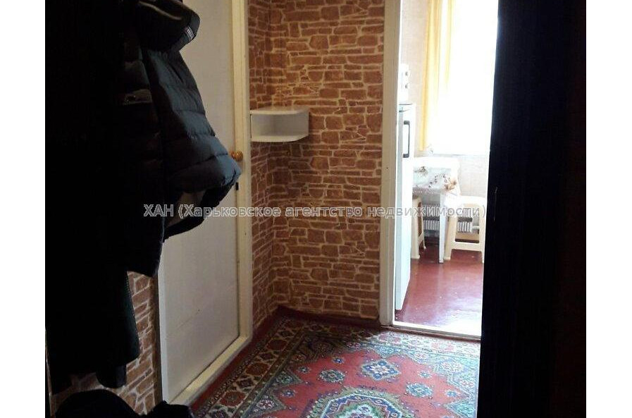 Продам квартиру, Валентиновская ул. , 1 кім., 27 м², косметический ремонт 