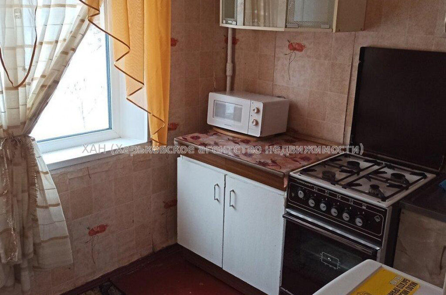 Продам квартиру, Валентиновская ул. , 1 кім., 27 м², косметический ремонт 