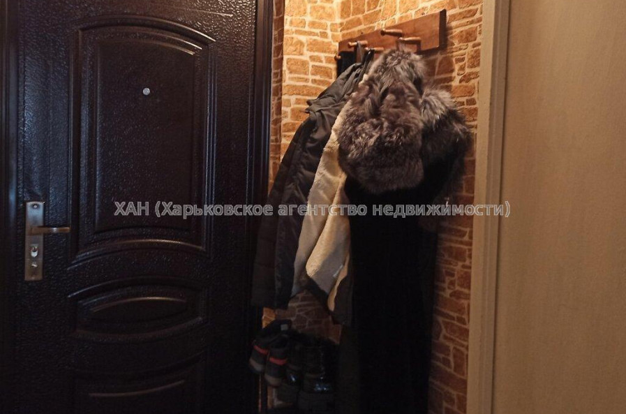 Продам квартиру, Валентиновская ул. , 1 кім., 27 м², косметический ремонт 