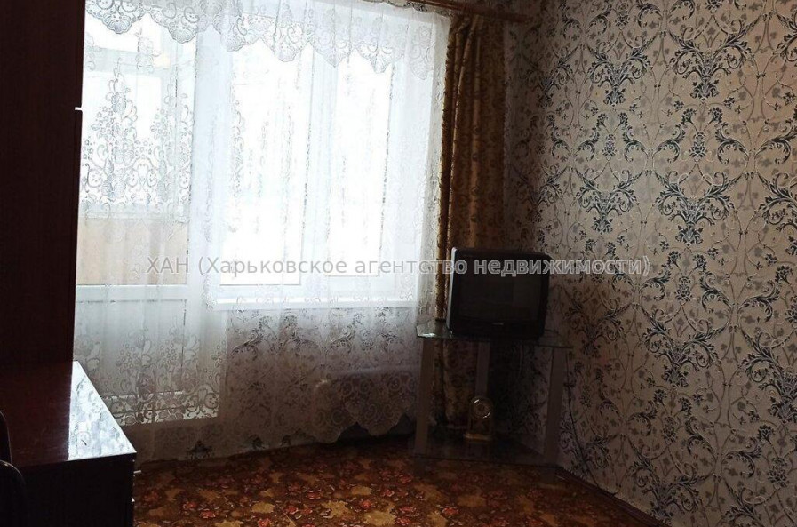 Продам квартиру, Валентиновская ул. , 1 кім., 27 м², косметический ремонт 