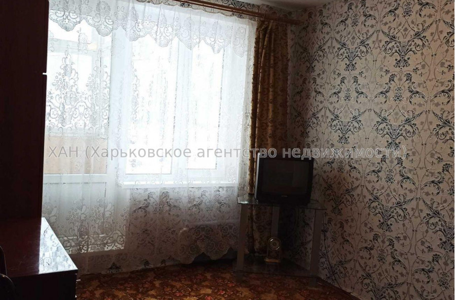 Продам квартиру, Валентиновская ул. , 1 кім., 27 м², косметический ремонт 