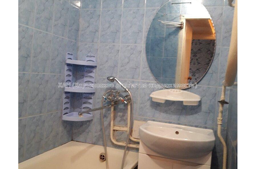 Продам квартиру, Валентиновская ул. , 1 кім., 27 м², косметический ремонт 