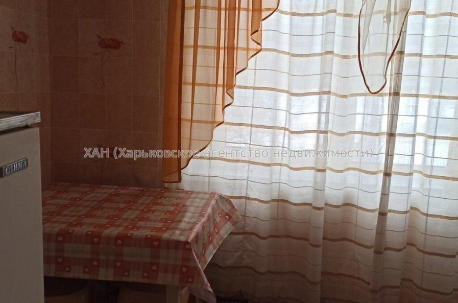Продам квартиру, Валентиновская ул. , 1 кім., 27 м², косметический ремонт 