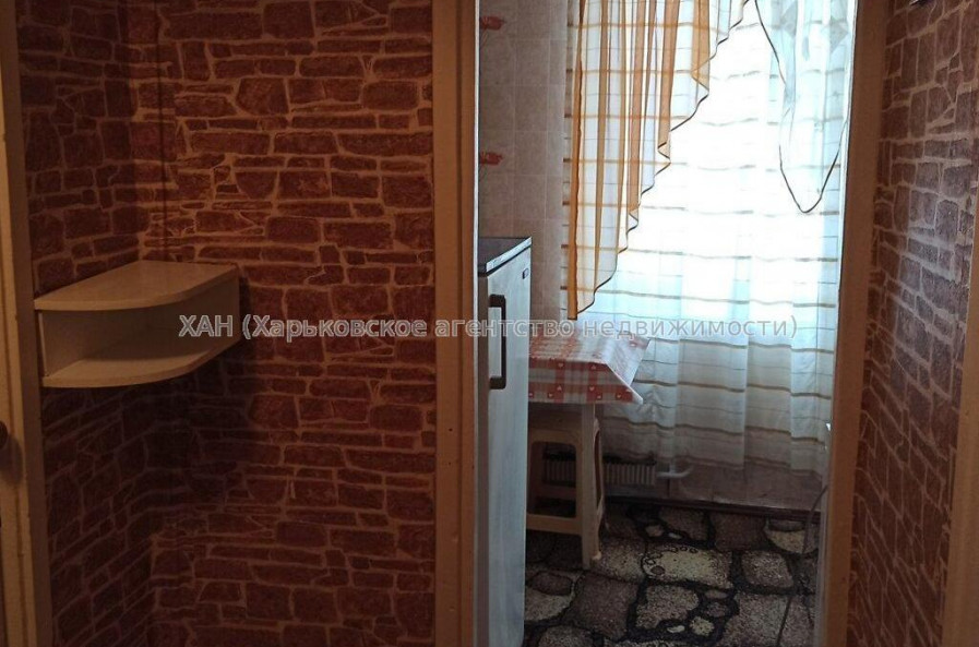 Продам квартиру, Валентиновская ул. , 1 кім., 27 м², косметический ремонт 
