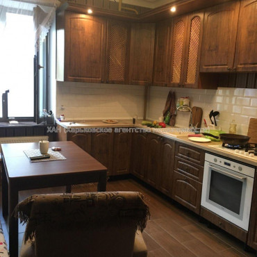 Продам квартиру, Дизельная ул. , 2 кім., 67 м², евроремонт 