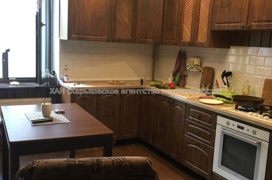 Продам квартиру, Дизельная ул. , 2  ком., 67 м², евроремонт 