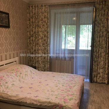 Продам квартиру, Дизельная ул. , 2 кім., 67 м², евроремонт 