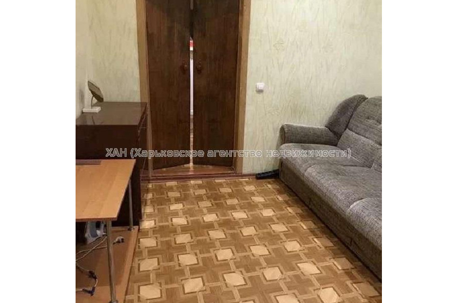 Продам квартиру, Героев Харькова просп. , 1  ком., 27 м², капитальный ремонт 