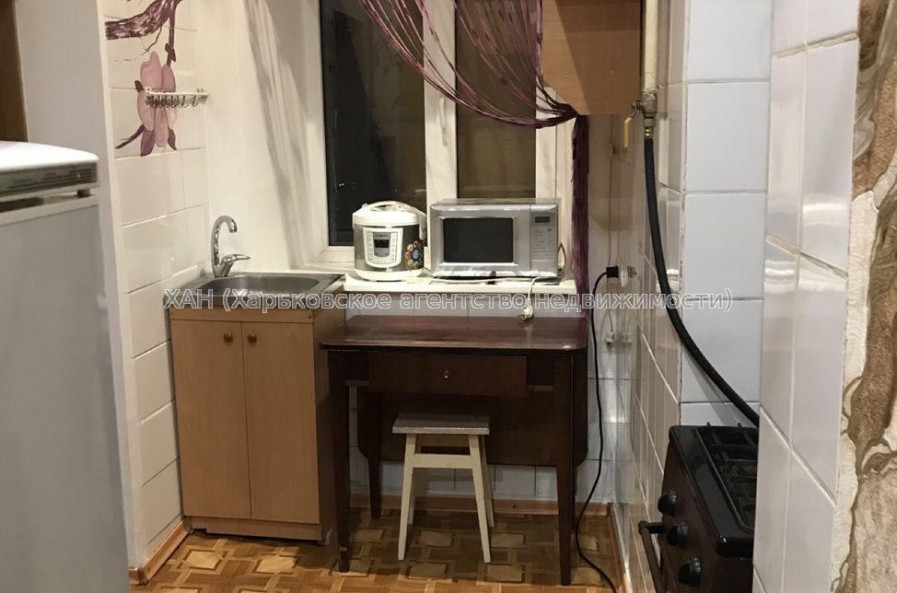 Продам квартиру, Героев Харькова просп. , 1 кім., 27 м², капитальный ремонт 