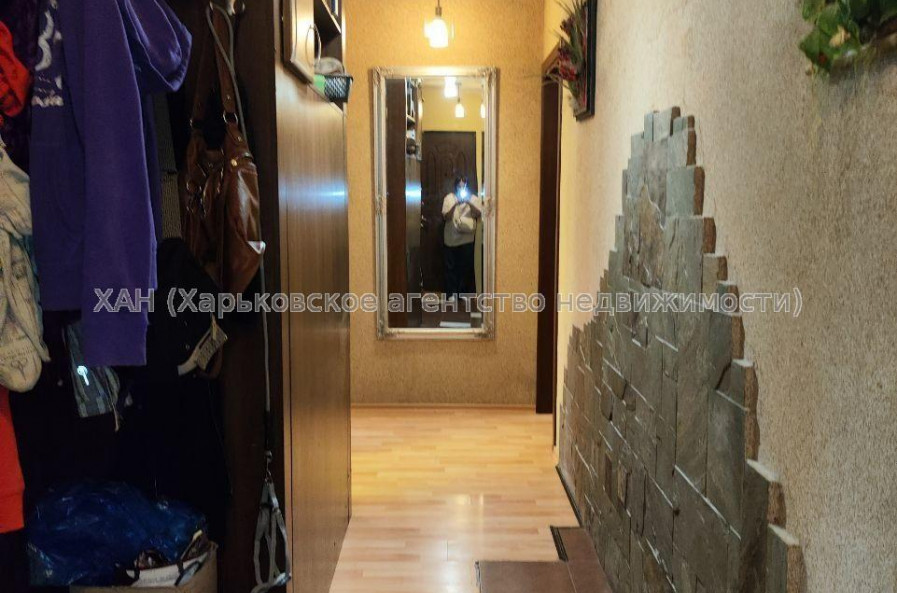 Продам квартиру, Героев Труда ул. , 3 кім., 64 м², капитальный ремонт 