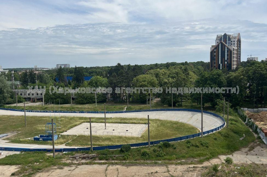 Продам квартиру, Авиационная ул. , 3  ком., 94 м², без внутренних работ 