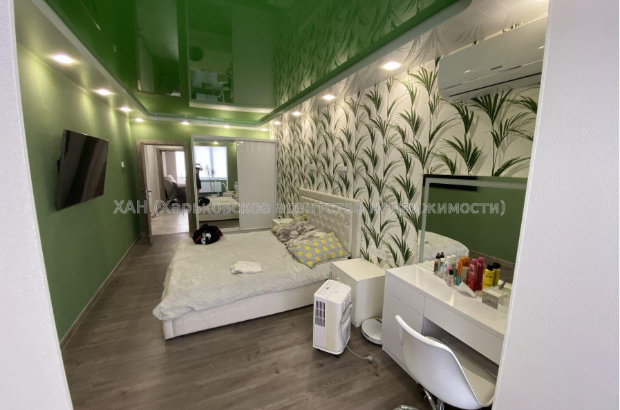 Продам квартиру, Мирная ул. , 2  ком., 80 м², евроремонт 