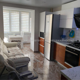 Продам квартиру, Мирная ул. , 2 кім., 80 м², евроремонт