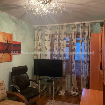 Продам квартиру, Солнечная ул. , 3 кім., 62 м², капитальный ремонт 