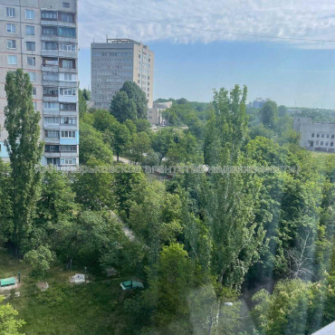 Продам квартиру, Солнечная ул. , 3 кім., 62 м², капитальный ремонт 