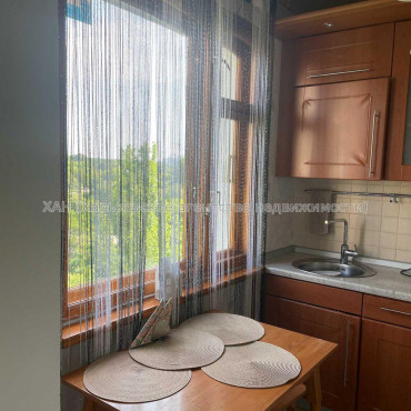 Продам квартиру, Солнечная ул. , 3 кім., 62 м², капитальный ремонт 