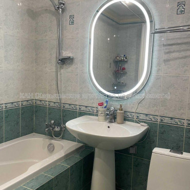 Продам квартиру, Солнечная ул. , 3 кім., 62 м², капитальный ремонт 