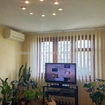 Продам квартиру, Солнечная ул. , 3 кім., 62 м², капитальный ремонт 