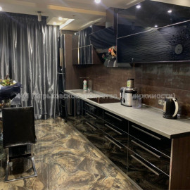 Продам квартиру, Академика Павлова ул. , 3 кім., 83 м², евроремонт