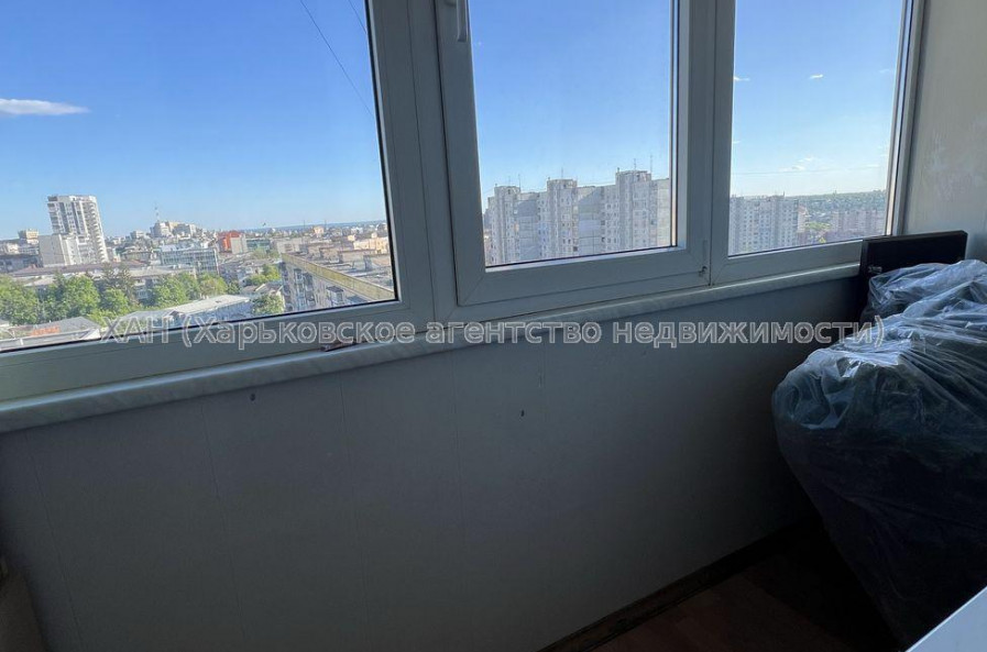 Продам квартиру, Новгородская ул. , 4  ком., 83 м², капитальный ремонт 