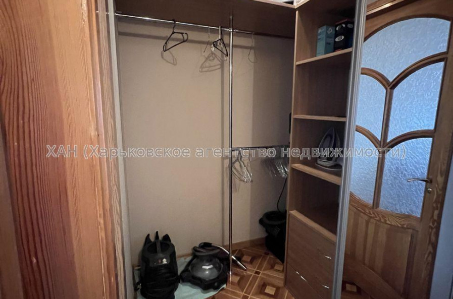 Продам квартиру, Новгородская ул. , 4  ком., 83 м², капитальный ремонт 