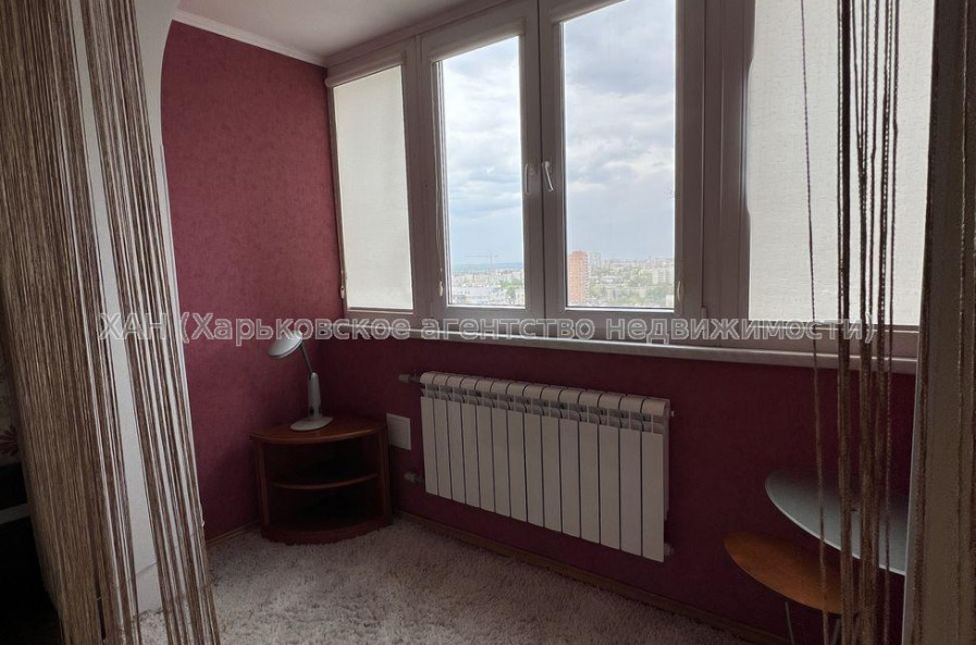 Продам квартиру, Новгородская ул. , 4  ком., 83 м², капитальный ремонт 