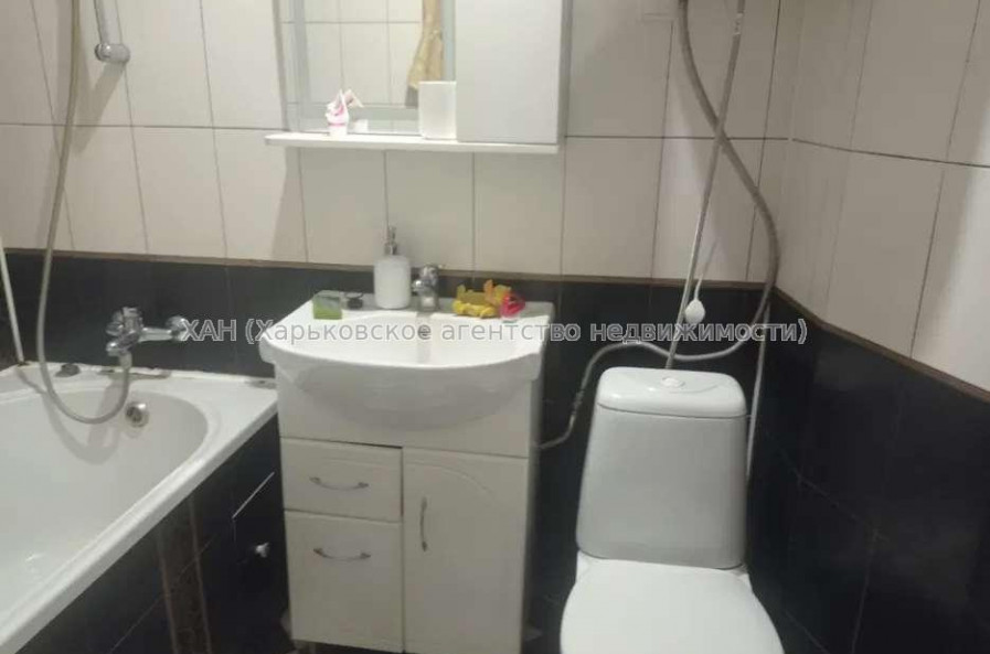 Продам квартиру, Валентиновская ул. , 22 , 3 кім., 67 м², капитальный ремонт 