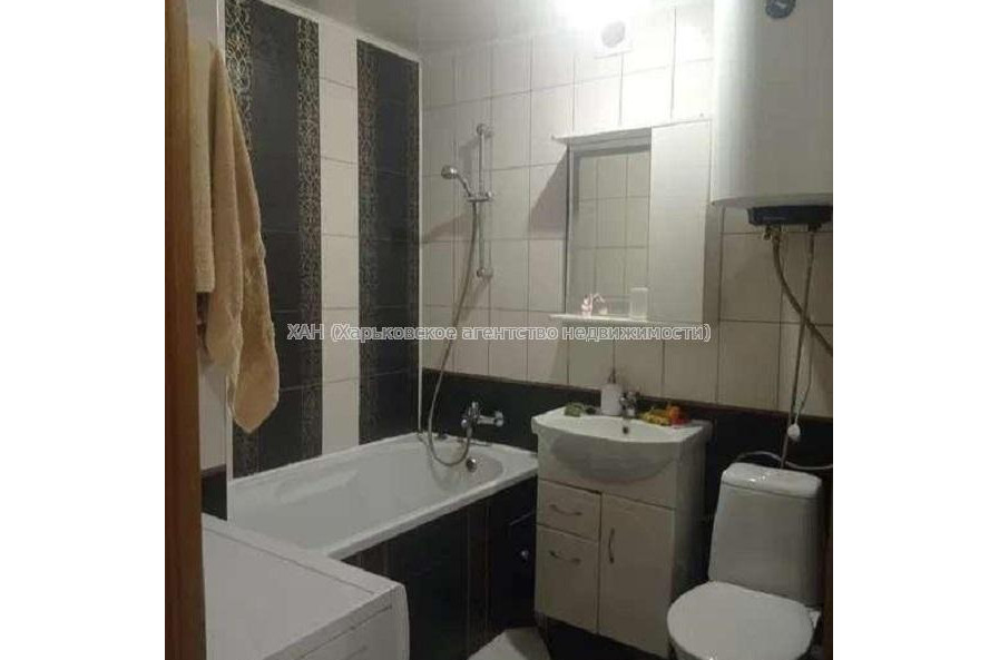 Продам квартиру, Валентиновская ул. , 22 , 3 кім., 67 м², капитальный ремонт 