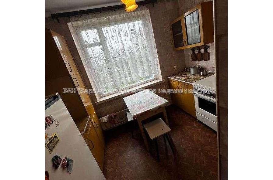 Продам квартиру, Единства ул. , 3 кім., 64 м², косметический ремонт 