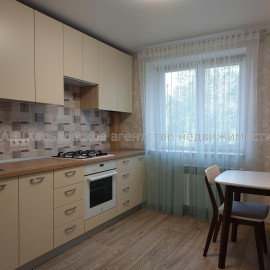 Продам квартиру, Гагарина просп. , д. 174, корп. 1 , 3  ком., 65 м², косметический ремонт