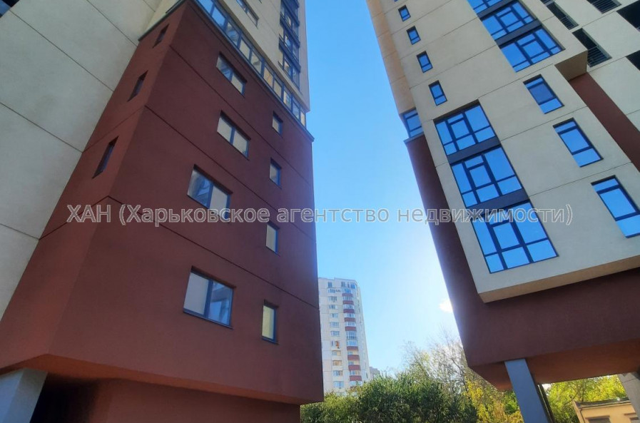 Продам квартиру, Молочная ул. , 3  ком., 85 м², без внутренних работ 