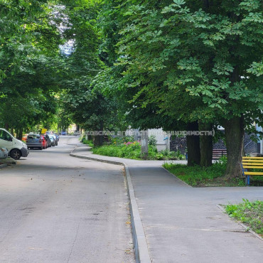 Продам квартиру, Бучмы ул. , 1 кім., 33 м², косметический ремонт 