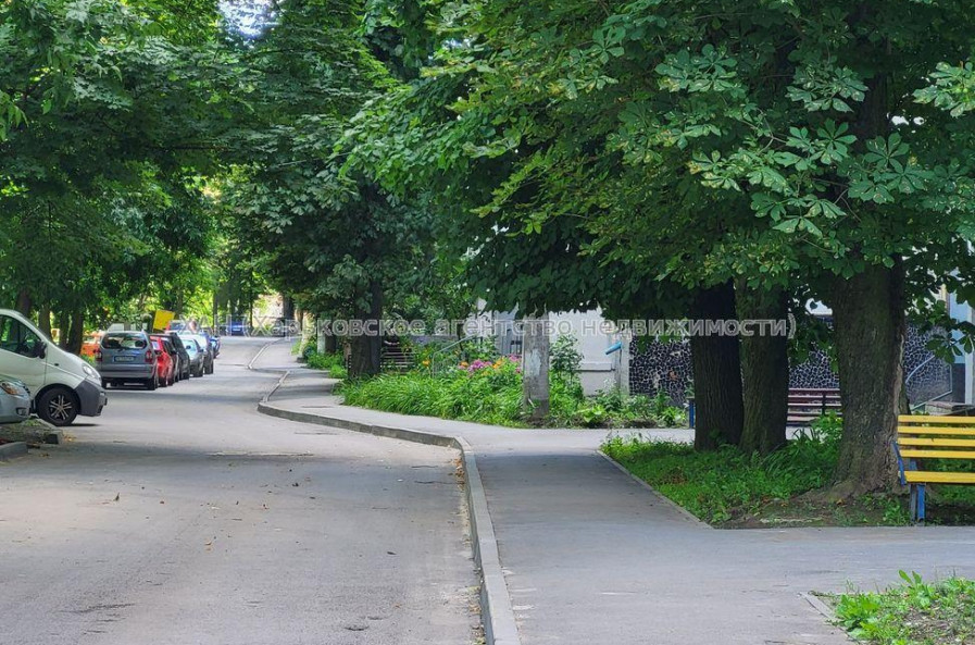 Продам квартиру, Бучмы ул. , 1 кім., 33 м², косметический ремонт 