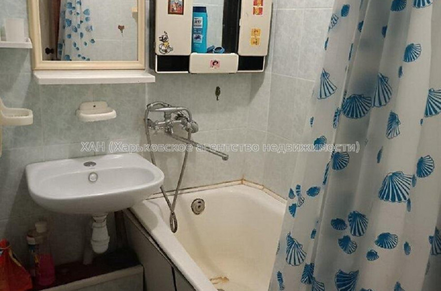 Продам квартиру, Светлая ул. , 3 кім., 63 м², косметический ремонт 