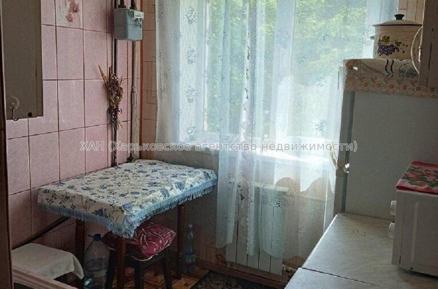 Продам квартиру, Светлая ул. , 3 кім., 63 м², косметический ремонт 
