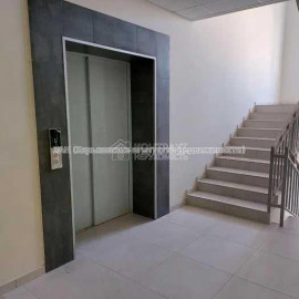 Продам квартиру, Веселая ул. , 1 кім., 18.60 м², без внутренних работ