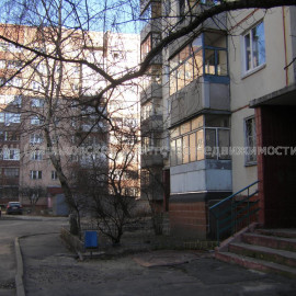 Продам квартиру, Богомольца ул. , 3 кім., 85 м², без ремонта