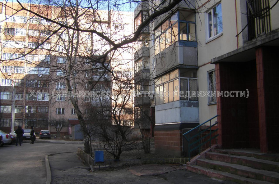 Продам квартиру, Богомольца ул. , 3  ком., 85 м², без ремонта 